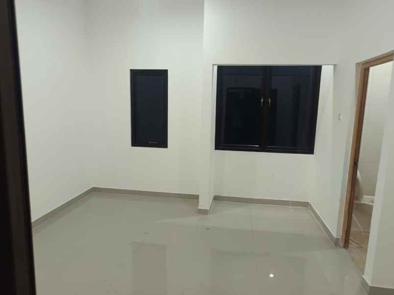 dijual rumah cengkareng indah