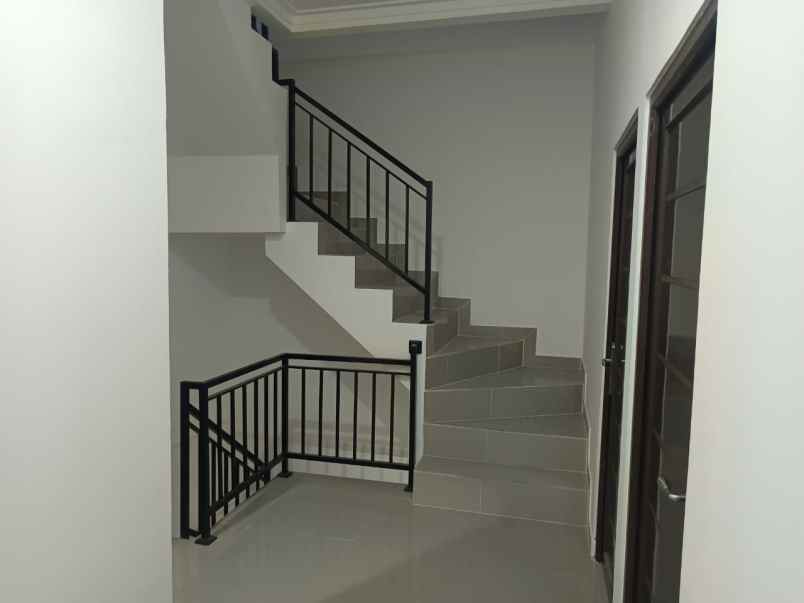 dijual rumah cengkareng indah