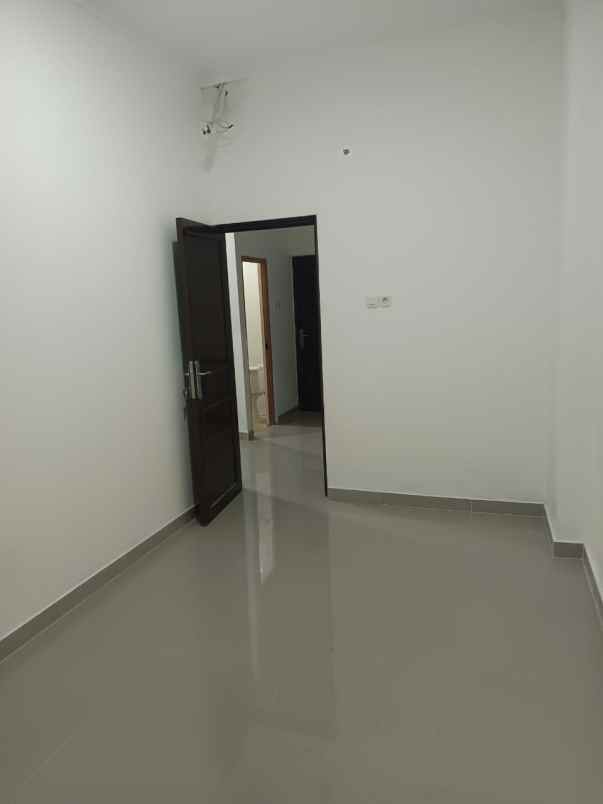 dijual rumah cengkareng indah