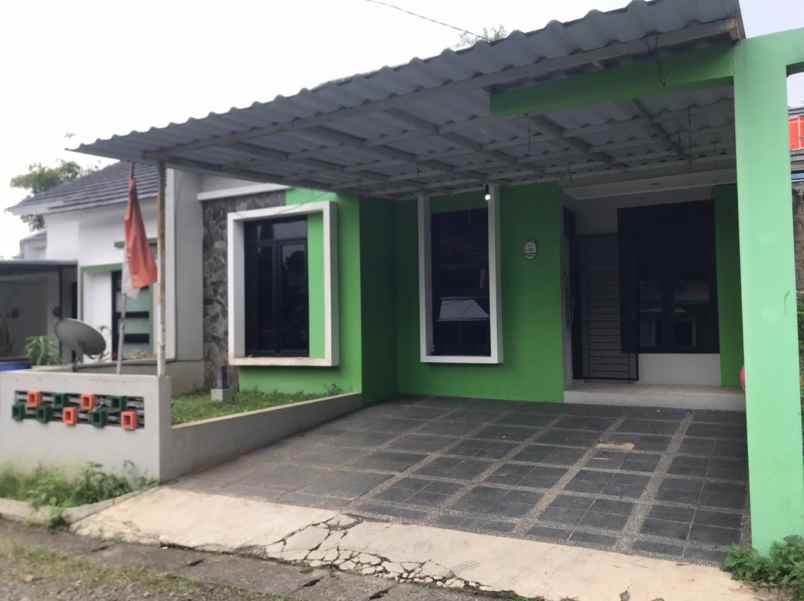 dijual rumah cibaligo cihanjuang