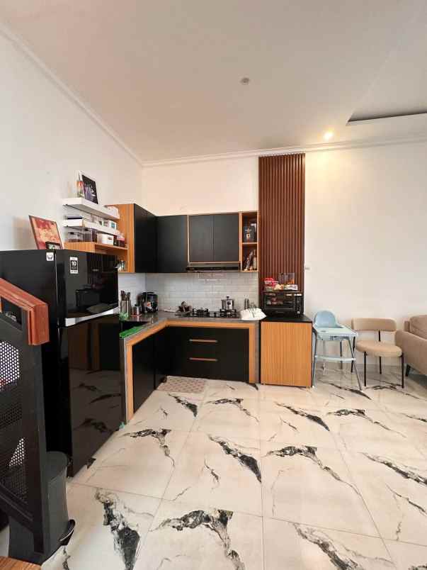 dijual rumah cilangkap