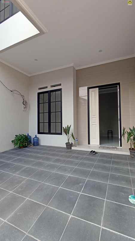 dijual rumah cinere