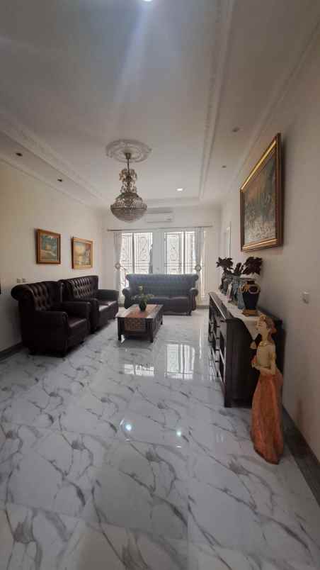 dijual rumah cluster alexandrite gading