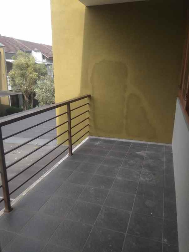 dijual rumah cluster grande setraduta