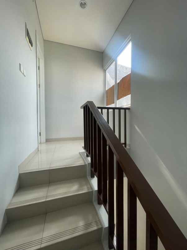 dijual rumah cluster yarra jgc jakarta