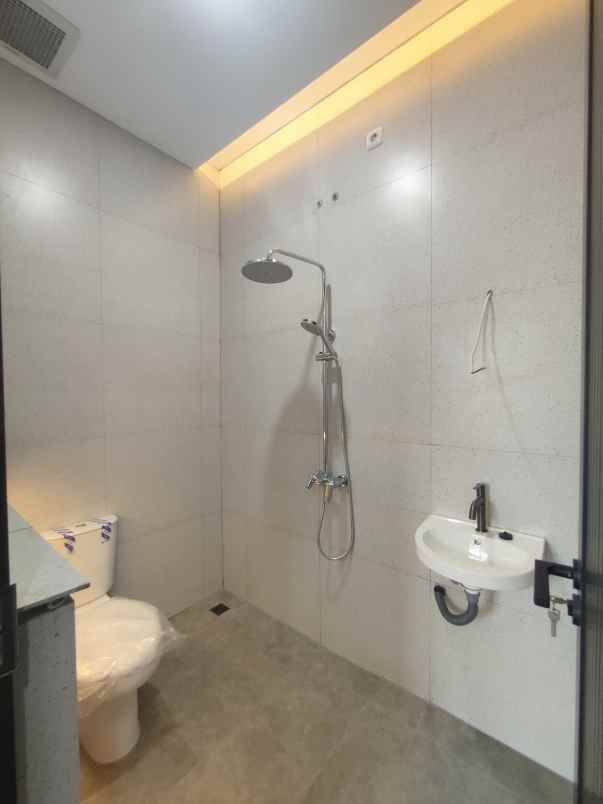 dijual rumah condet balekambang