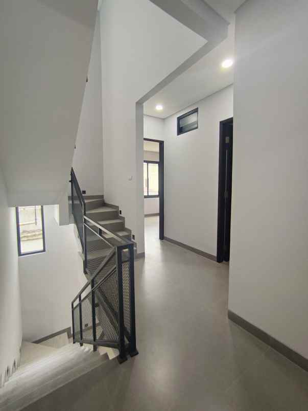 dijual rumah condet balekambang