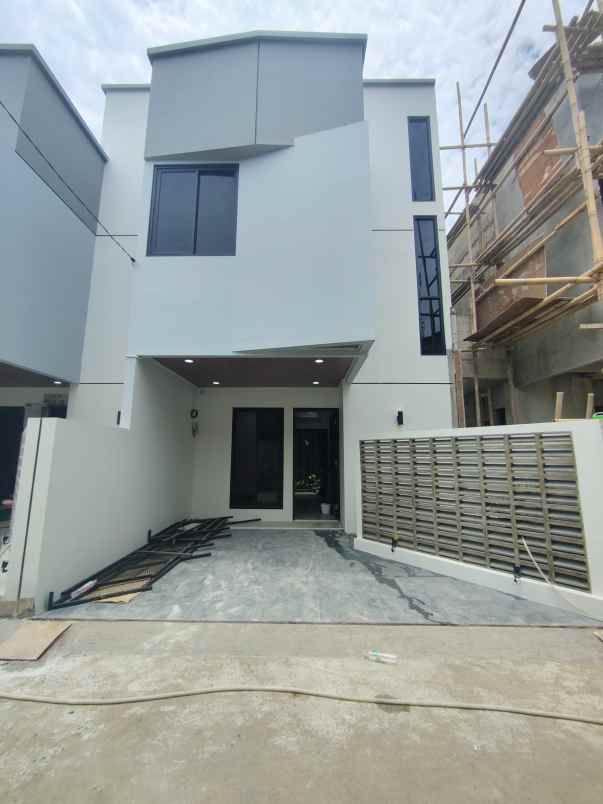 dijual rumah condet balekambang