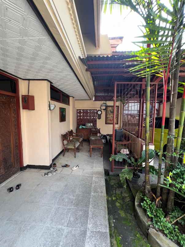 dijual rumah dago
