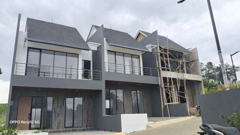 dijual rumah dago