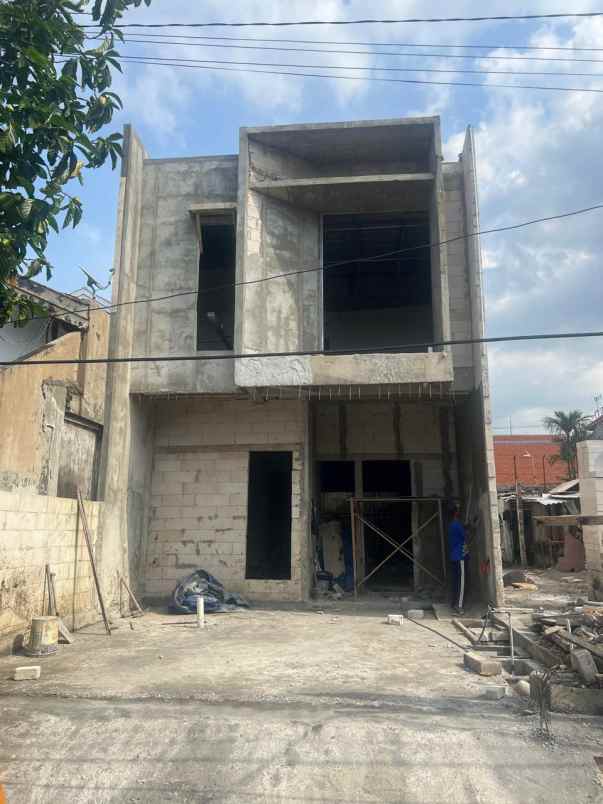 dijual rumah darmo permai