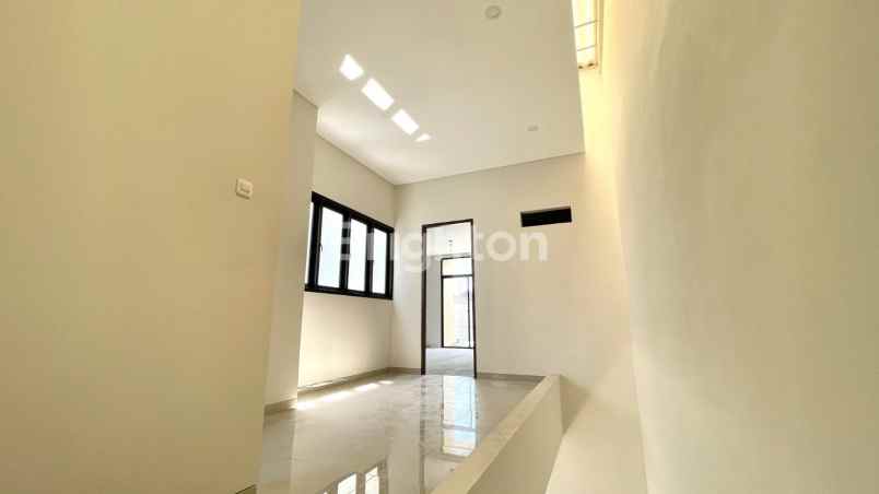 dijual rumah darmo permai timur