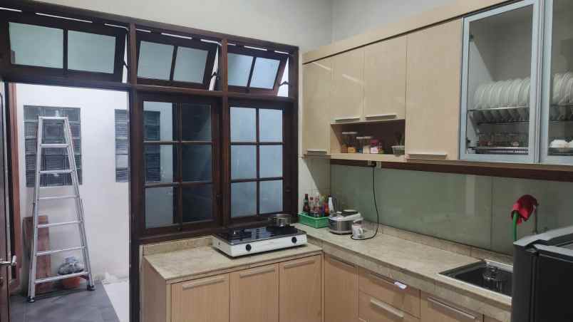 dijual rumah dharmahusada