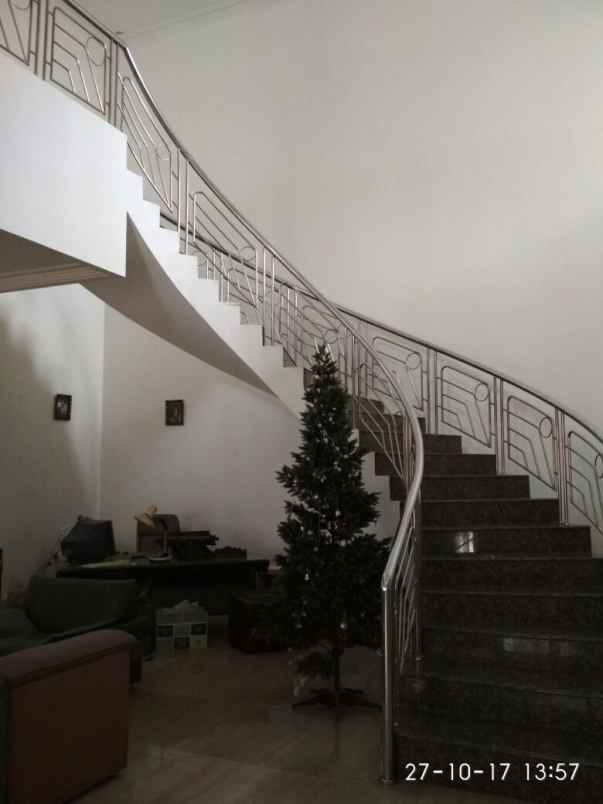 dijual rumah dharmahusada indah