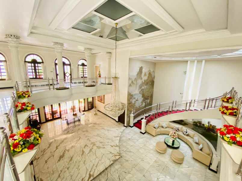 dijual rumah dharmahusada indah