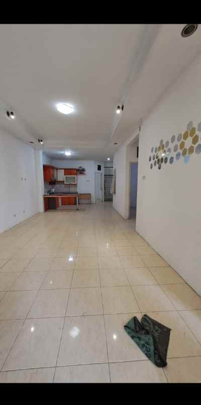 dijual rumah di daerah taman sari harapan indah 2