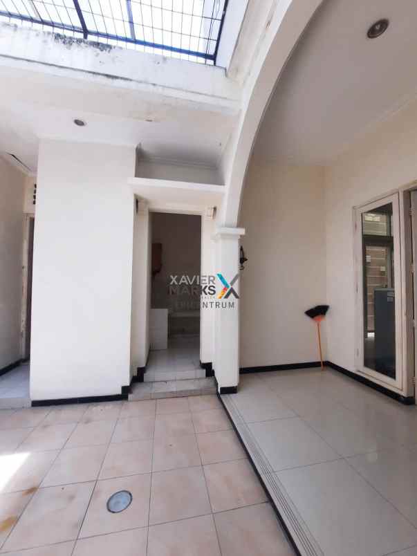 dijual rumah di dharmahusada indah timur baguss