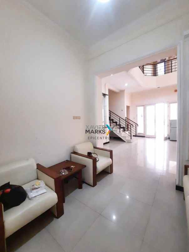 dijual rumah di dharmahusada indah timur baguss