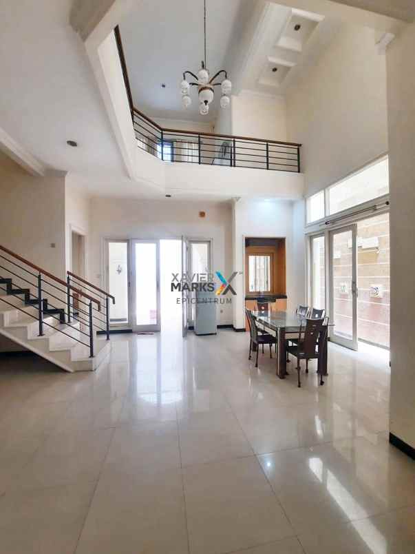 dijual rumah di dharmahusada indah timur baguss