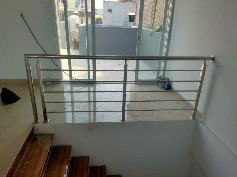 dijual rumah di jalan angke indah jakarta barat