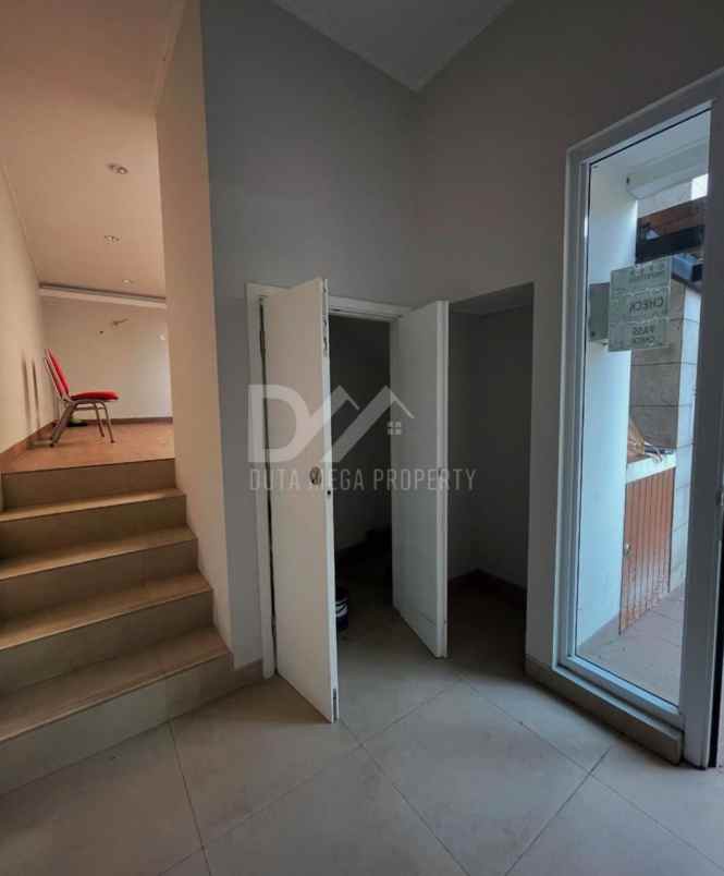 dijual rumah di kebayoran bintaro