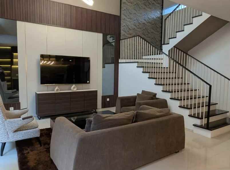 dijual rumah fully furnished citraland surabaya barat