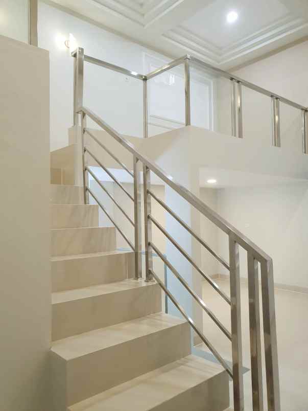 dijual rumah gading griya