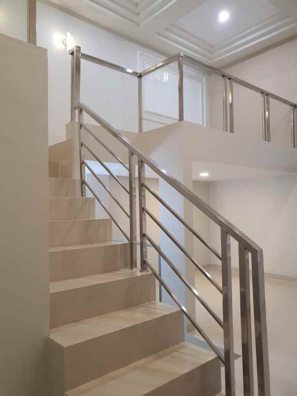 dijual rumah gading griya