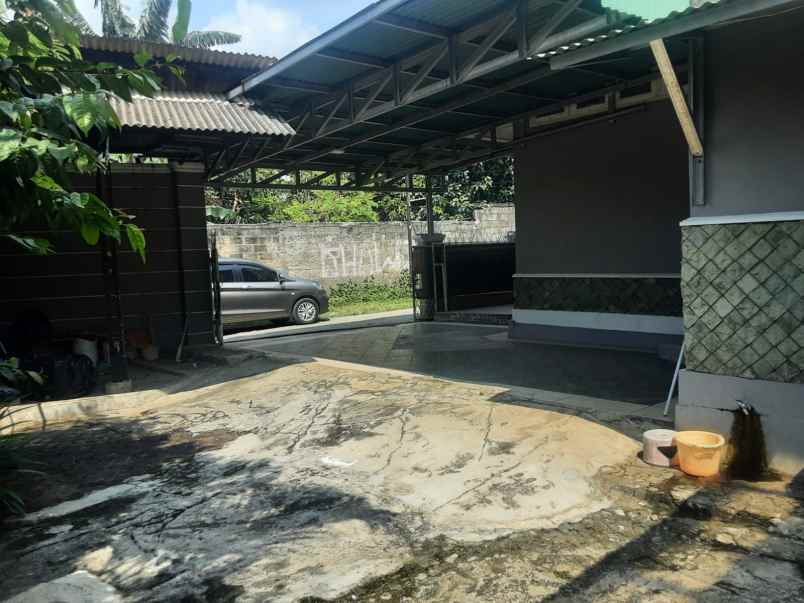 dijual rumah gg waru