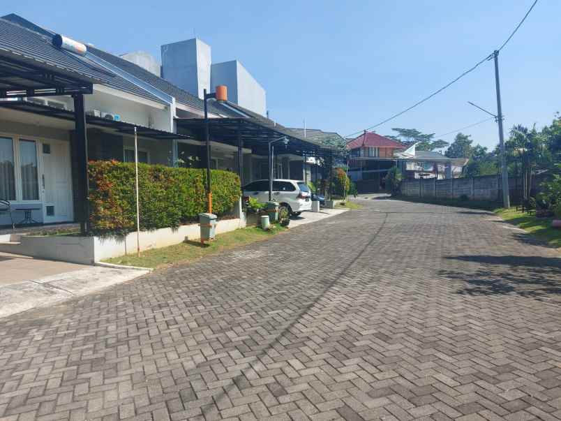 dijual rumah grafika
