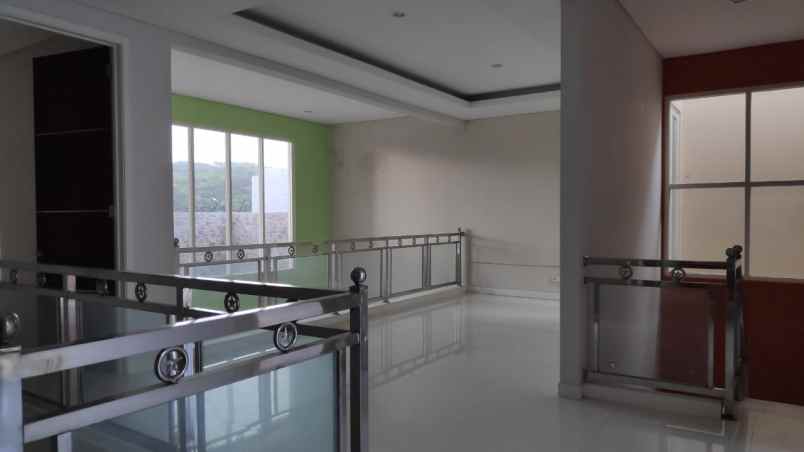 dijual rumah graha santoso regency