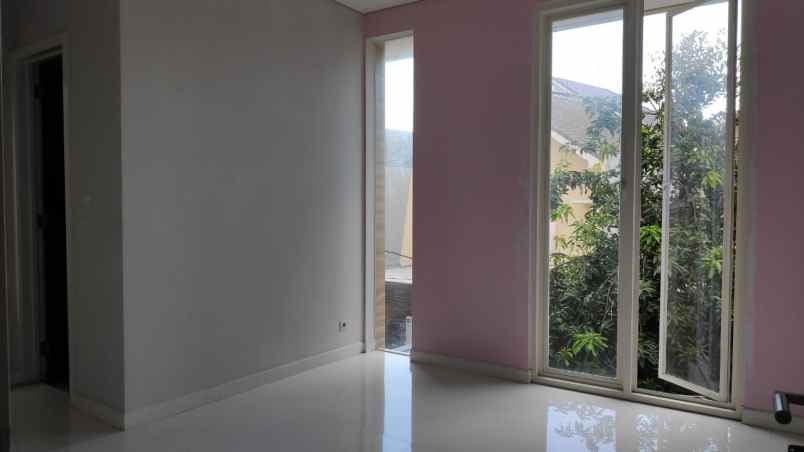 dijual rumah graha santoso regency