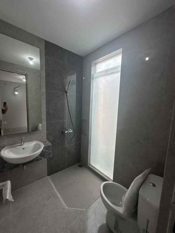 dijual rumah grand pakuwon gladstone