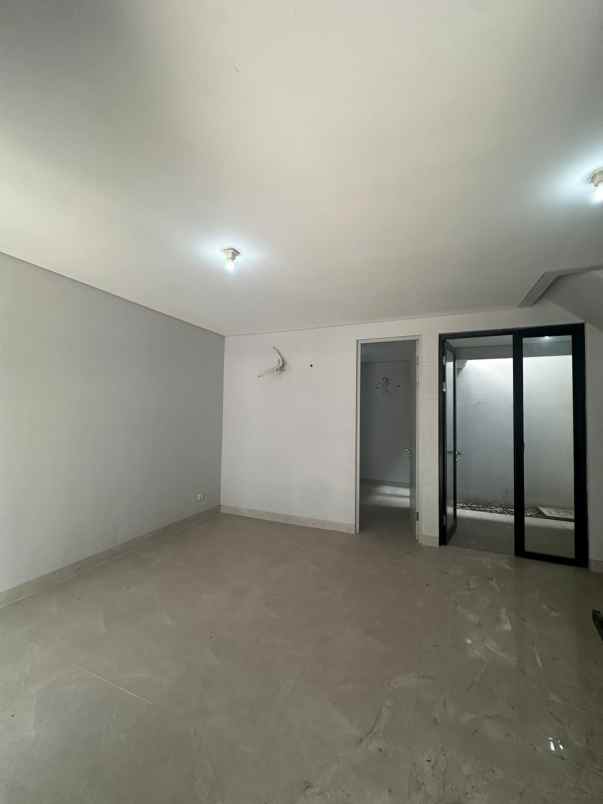 dijual rumah grand pakuwon gladstone