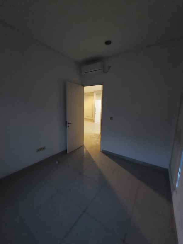 dijual rumah green lake