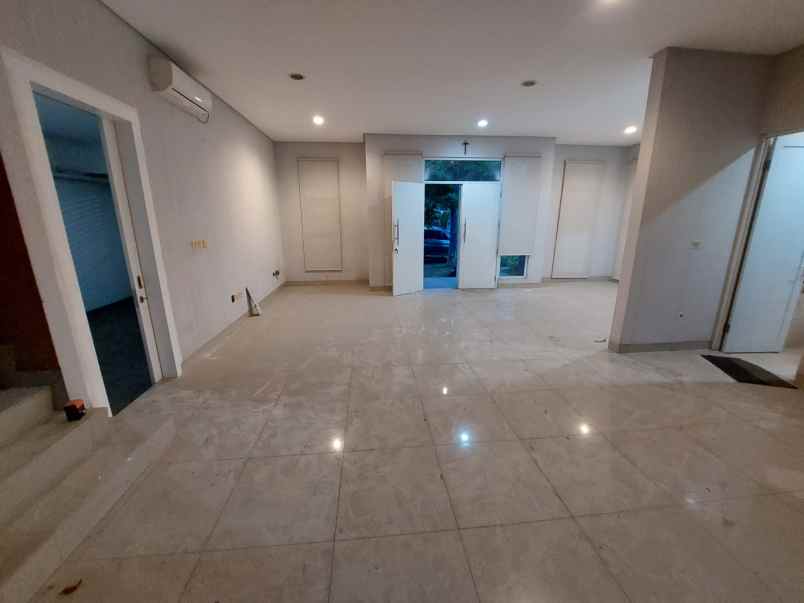 dijual rumah green lake