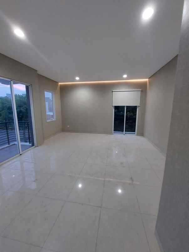 dijual rumah green lake