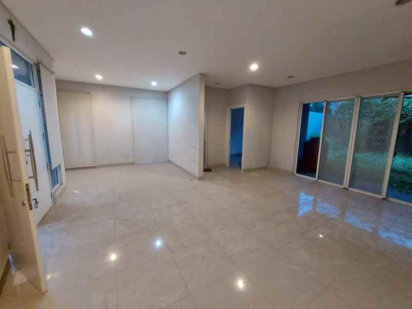 dijual rumah green lake