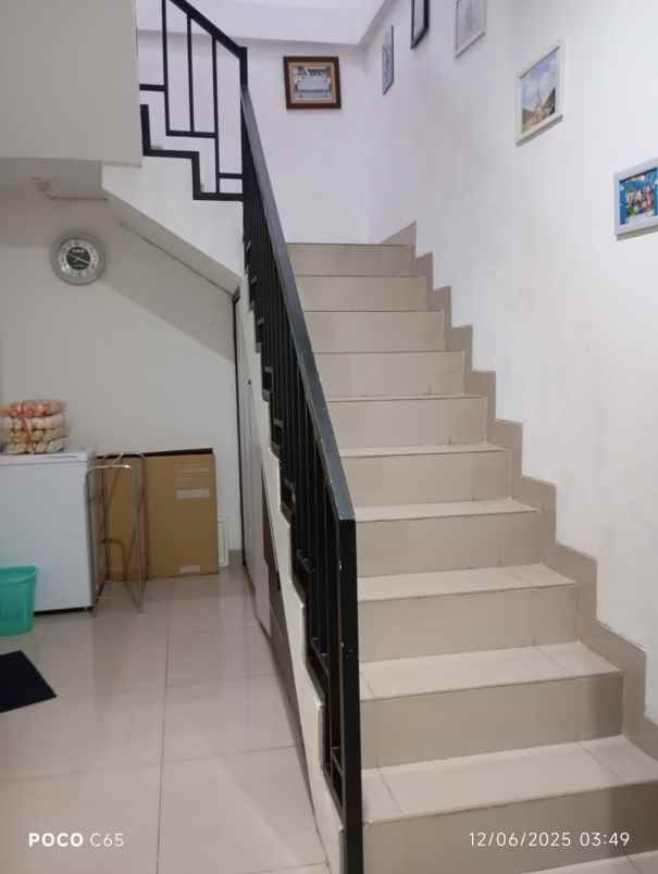 dijual rumah hook 2 lantai