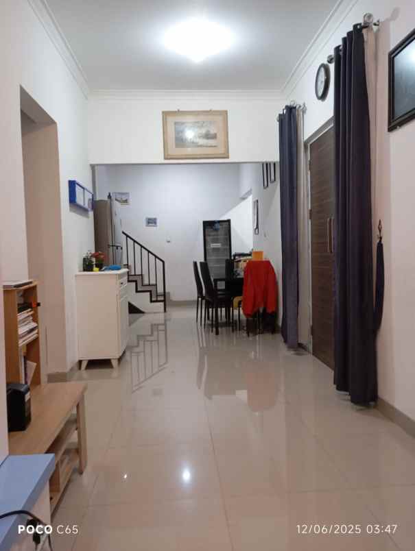 dijual rumah hook 2 lantai