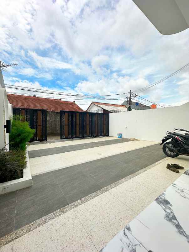 dijual rumah jagakarsa