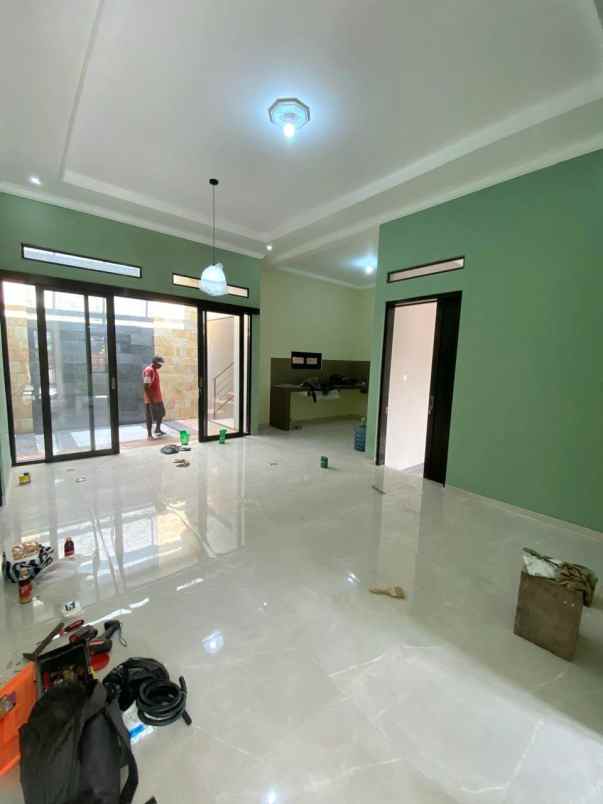 dijual rumah jalan candi mendut