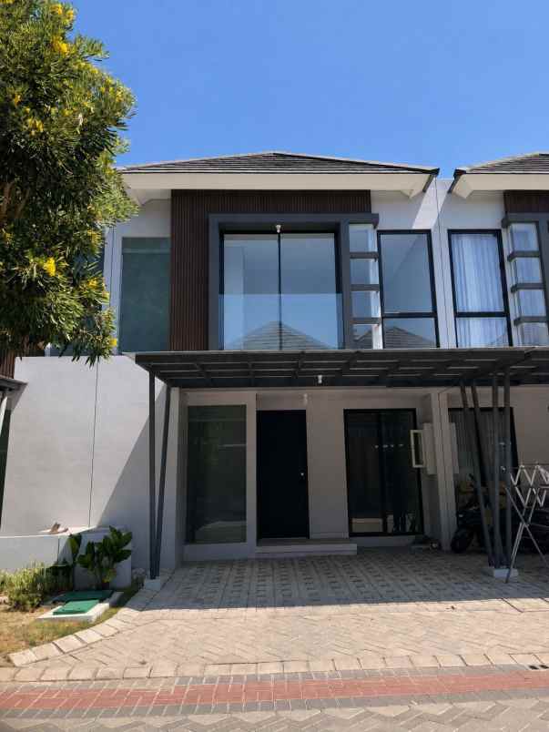 dijual rumah jalan grand pakuwon