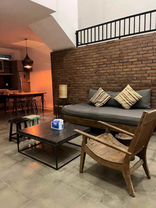 dijual rumah jalan gunung soputan