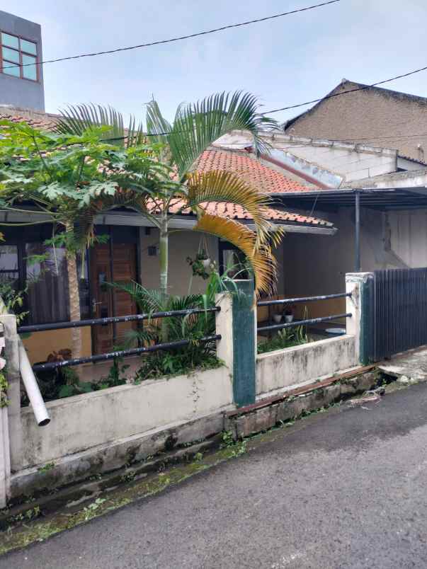 dijual rumah jalan ibu ganirah
