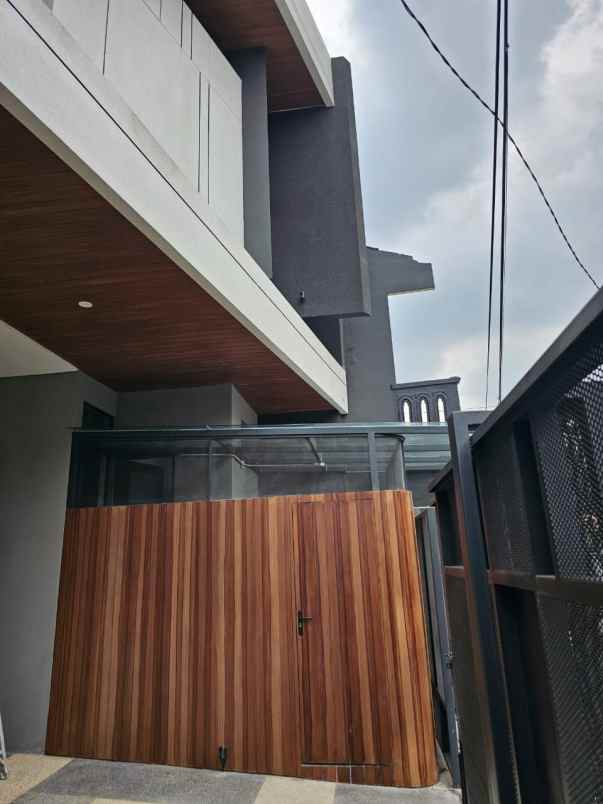 dijual rumah jalan manyar indah