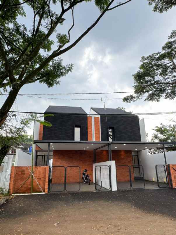 dijual rumah jalan padang golf arcamanik