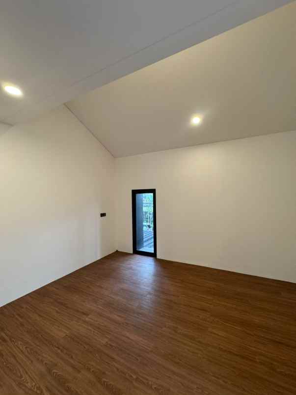 dijual rumah jalan padang golf arcamanik