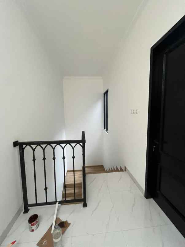 dijual rumah jalan raya lebak bulus