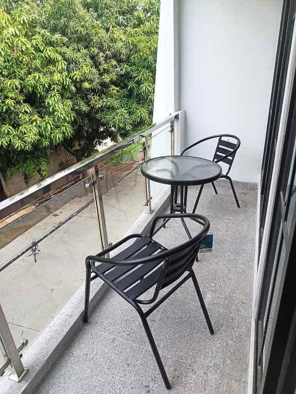 dijual rumah jalan raya meruya utara